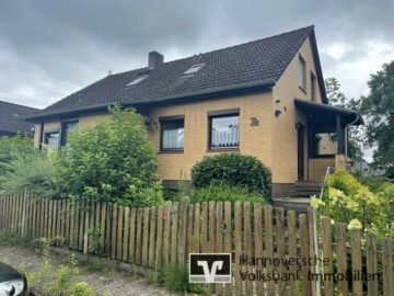 Straßenansicht - Großburgwedel: Viel Platz für die Familie