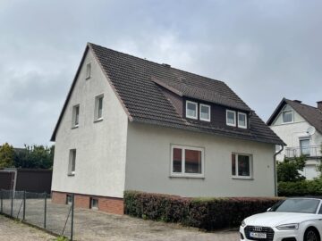 Eingangsbereich - Klassisches Zweifamilienhaus mit 6 Zimmern, Vollkeller und 2 Garagen