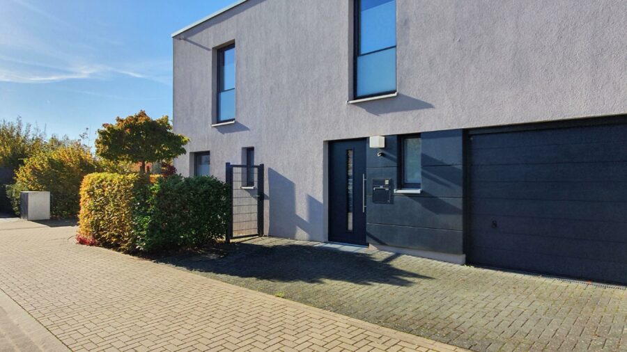 Attraktives Atriumhaus für 2 bis 3 Personen mit Garage 1 Außenansicht - Attraktives Atriumhaus für 2 bis 3 Personen mit Garage