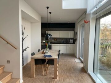 Essbereich + Küche 2 - Attraktives Atriumhaus für 2 bis 3 Personen mit Garage