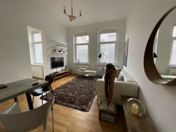 Wohnzimmer - Modernisiertes und möbliertes Apartment in einer Top-Lage