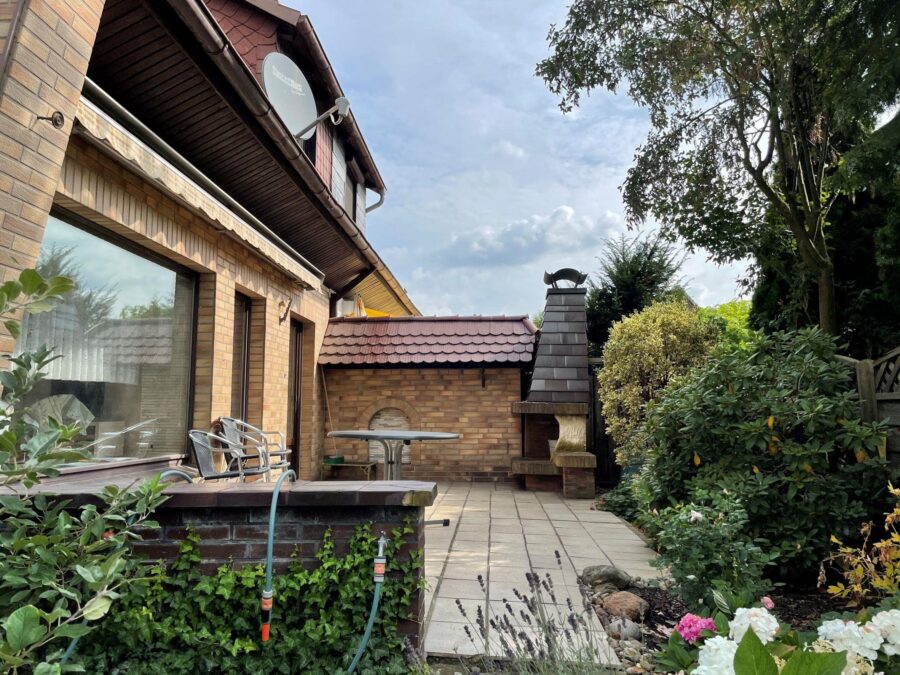Vermietung: Doppelhaushälfte in schöner Lage von Burgdorf - Blick auf die Terrasse
