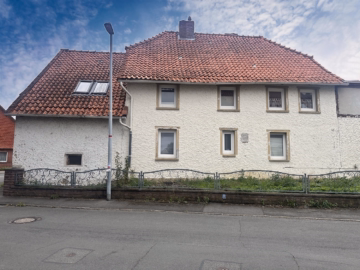 Hausansicht - Schellerten-Dingelbe: Charmantes Einfamilienhaus mit großem Grundstück