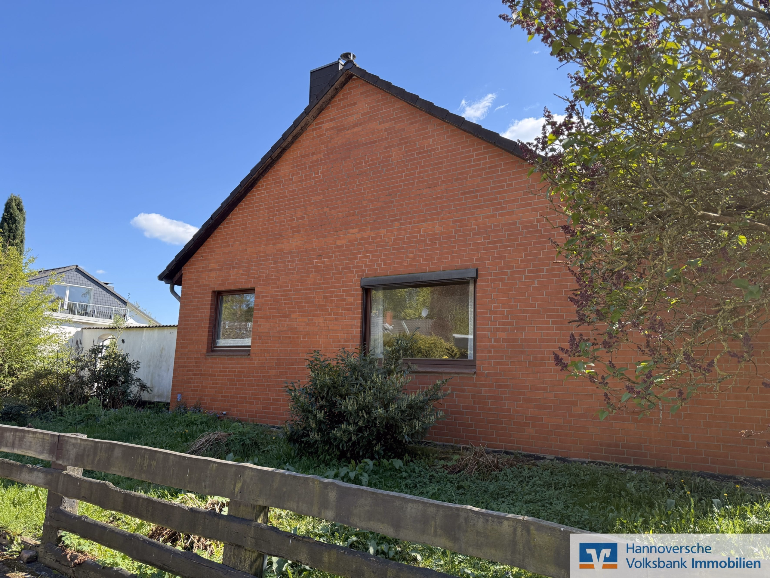 Scherenbostel: Kleiner Bungalow auf großem Grundstück, 30900 Wedemark, Bungalow