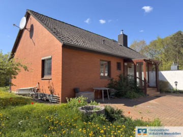 Scherenbostel: Kleiner Bungalow auf großem Grundstück, 30900 Wedemark, Bungalow