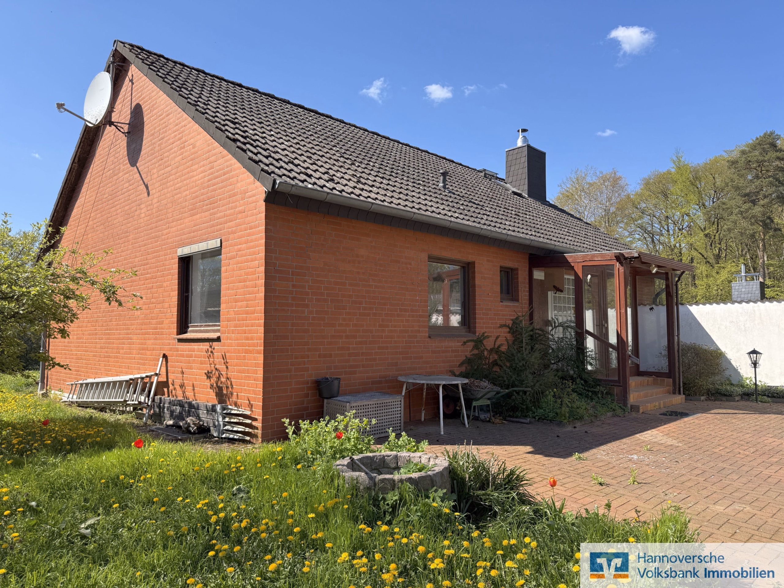 Scherenbostel: Kleiner Bungalow auf großem Grundstück, 30900 Wedemark, Bungalow