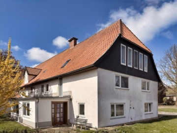 Ansicht - Hohenhameln OT Bierbergen: Resthof mit großem Wohnhaus und Nebengebäuden