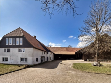 Ansicht - Hohenhameln OT Bierbergen: Resthof mit großem Wohnhaus und Nebengebäuden