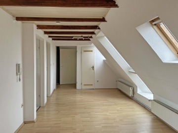 Kleine Wohnung - 6. OG - Wohnungspaket: Verkauf von 3 Wohnungen - Gesamtwohnfläche ca. 133 m²