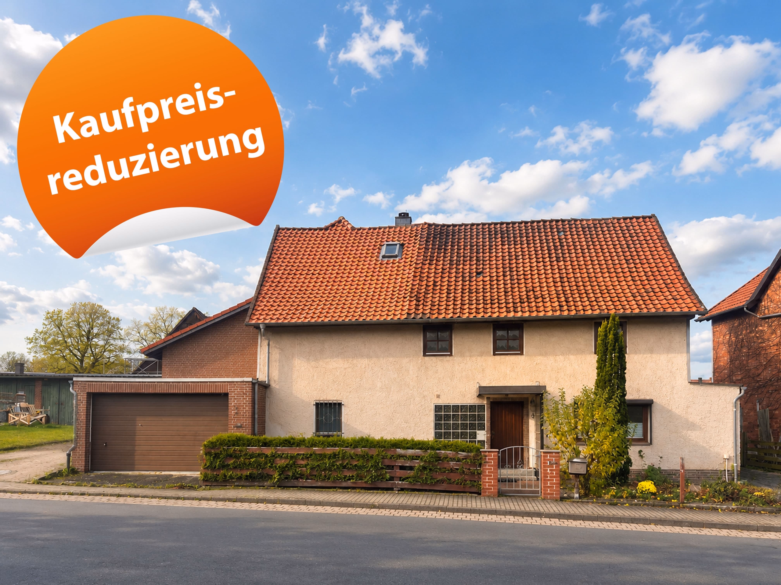 Großes Einfamilienhaus mit Balkon, Sauna und Garage in Schellerten-Wendhausen, 31174 Schellerten, Einfamilienhaus