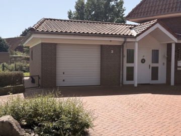 Garage - Hohenhameln OT Soßmar: Architektenhaus mit zwei Garagen, großem Wintergarten und zwei Balkonen