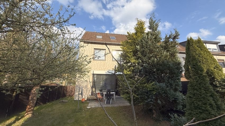 Immobilien 10 Reihenendhaus mit Garage in Alt-Wettbergen, 30457 Hannover, Reihenendhaus