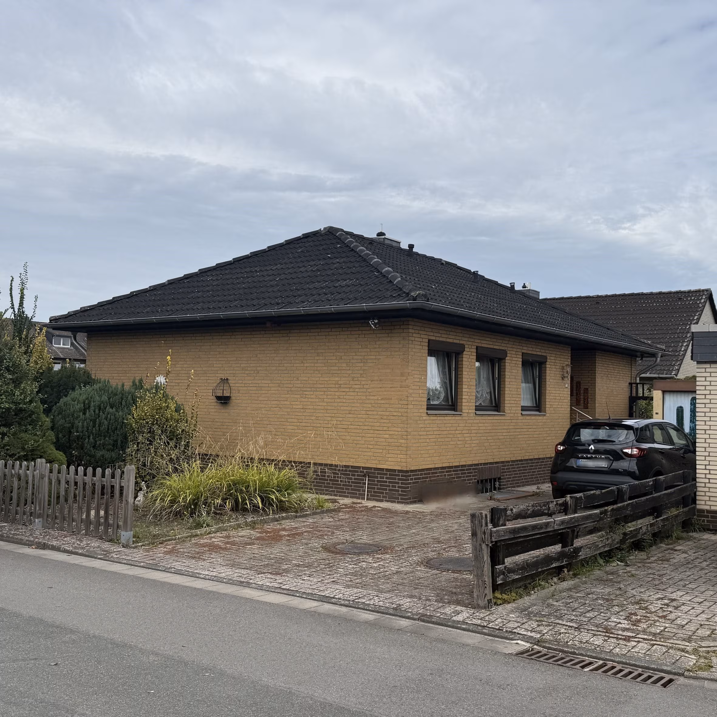Wunstorf-Luthe: Gepflegtes Einfamilienhaus mit Vollkeller und Garage, 31515 Wunstorf, Einfamilienhaus