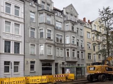 Hausansicht - Attraktiv und vermietet: 4-Zimmer-Eigentumswohnung in einem denkmalgeschützten Haus