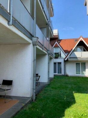 1-Zimmer-Wohnung mit Balkon in einer gepflegten Wohnanlage in Seelze - Kernstadt - Rückansicht des Hauses
