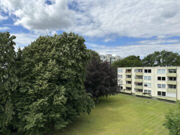 Blick vom Balkon - Laatzen: Modernisierte 2,5-Zimmer-Wohnung mit Loggia