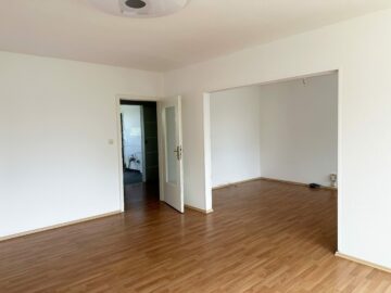 Geräumige 2,5 selling Zimmer Wohnung mit Loggia in Deegfeld