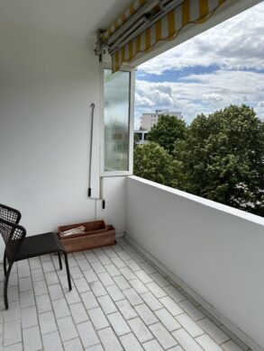 Balkon - Laatzen: Modernisierte 2,5-Zimmer-Wohnung mit Loggia