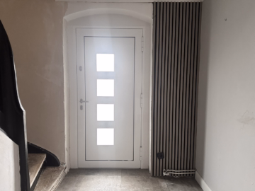 Flur - Söhlde-Steinbrück: Einfamilienhaus mit Einliegerwohnung, Keller und Carport