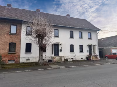 Söhlde-Steinbrück: Einfamilienhaus mit Einliegerwohnung, Keller und Carport, 31185 Söhlde, Zweifamilienhaus