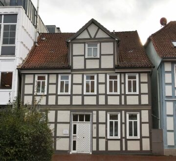Wohnen und Arbeiten mitten im Zentrum, 31303 Burgdorf, Bürohaus