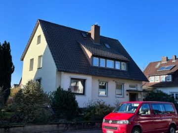 Hausansicht II - Klassisches Zweifamilienhaus mit 8 Zimmern, Vollkeller und 2 Garagen in Bad Nenndorf