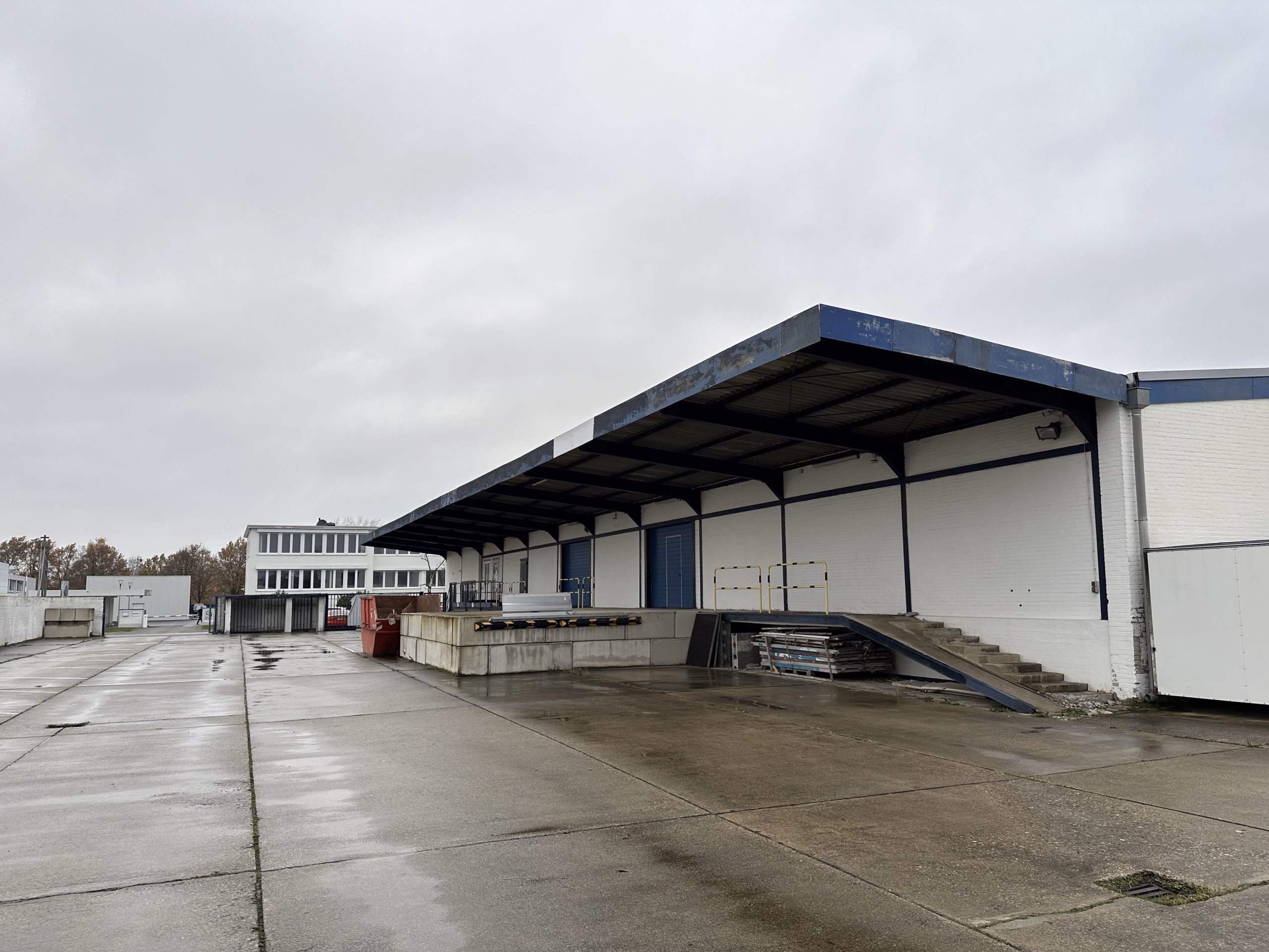 Gewerbeeinheit mit Lager-, Produktions- und Büroflächen in Hannover, 30179 Hannover, Halle