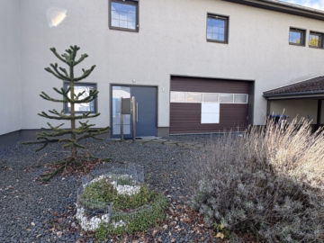 Eingang - Gewerbeobjekt in Burgdorf-Hülptingsen – Arbeiten und Wohnen kombiniert