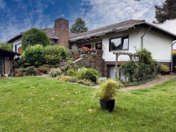 Einum: Gepflegter Winkelbungalow (Fertigbauweise) auf Erbpachtgrundstück, 31135 Hildesheim, Bungalow