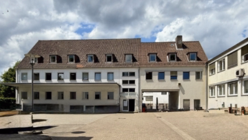 Nebengebäude - Renditestarke Kapitalanlage in Celle: Vermietetes Bürogebäude mit namhaften Ankermietern