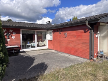 Terrasse - Uetze-Irenensee: Sanierungsbedürftiges Häuschen in Holzbauweise