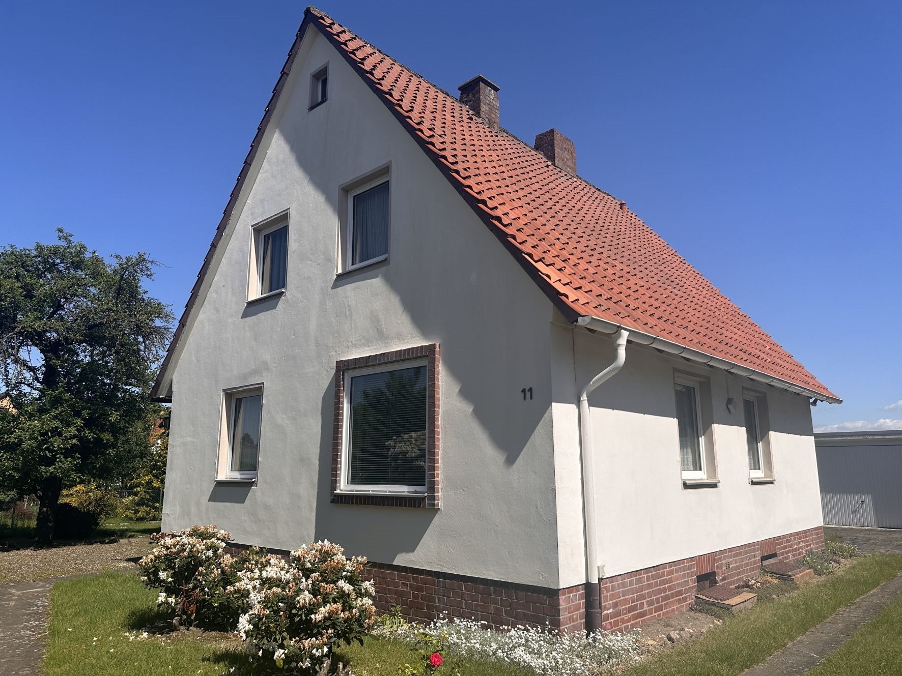 Uetze/Hänigsen: Sanierungsbedürftiges Einfamilienhaus in herrlicher Lage, 31311 Uetze, Einfamilienhaus
