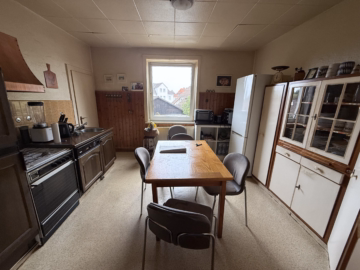 Küche im 1. OG - Direkt in Letter: Wohn- und Geschäftshaus mit 2 großen Wohnungen und einem Laden