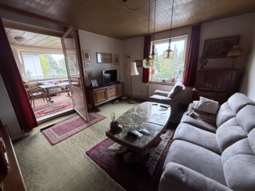 Wohnzimmer im 1. OG - Direkt in Letter: Wohn- und Geschäftshaus mit 2 großen Wohnungen und einem Laden