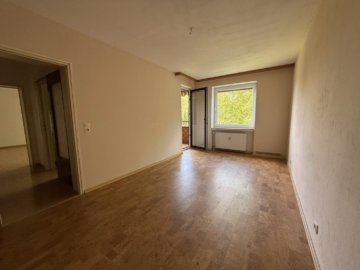 Schlafzimmer mit Zugang zur  Loggia