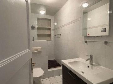 Badezimmer - Hildesheim: Moderne Souterrainwohnung mit Terrasse und Garage am Galgenberg