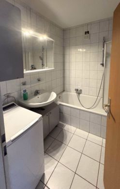 Badezimmer - Burgdorf-Süd: 3-Zimmer-Wohnung mit guter Raumaufteilung