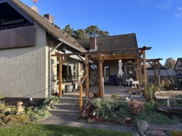 Modernisiertes Einfamilienhaus mit Einliegerwohnung auf traumhaftem Grundstück - Ansicht Terrasse