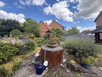 Brunnen - Traditionelles Wohnhaus mit einem großen, sonnigen Grundstück in Haste