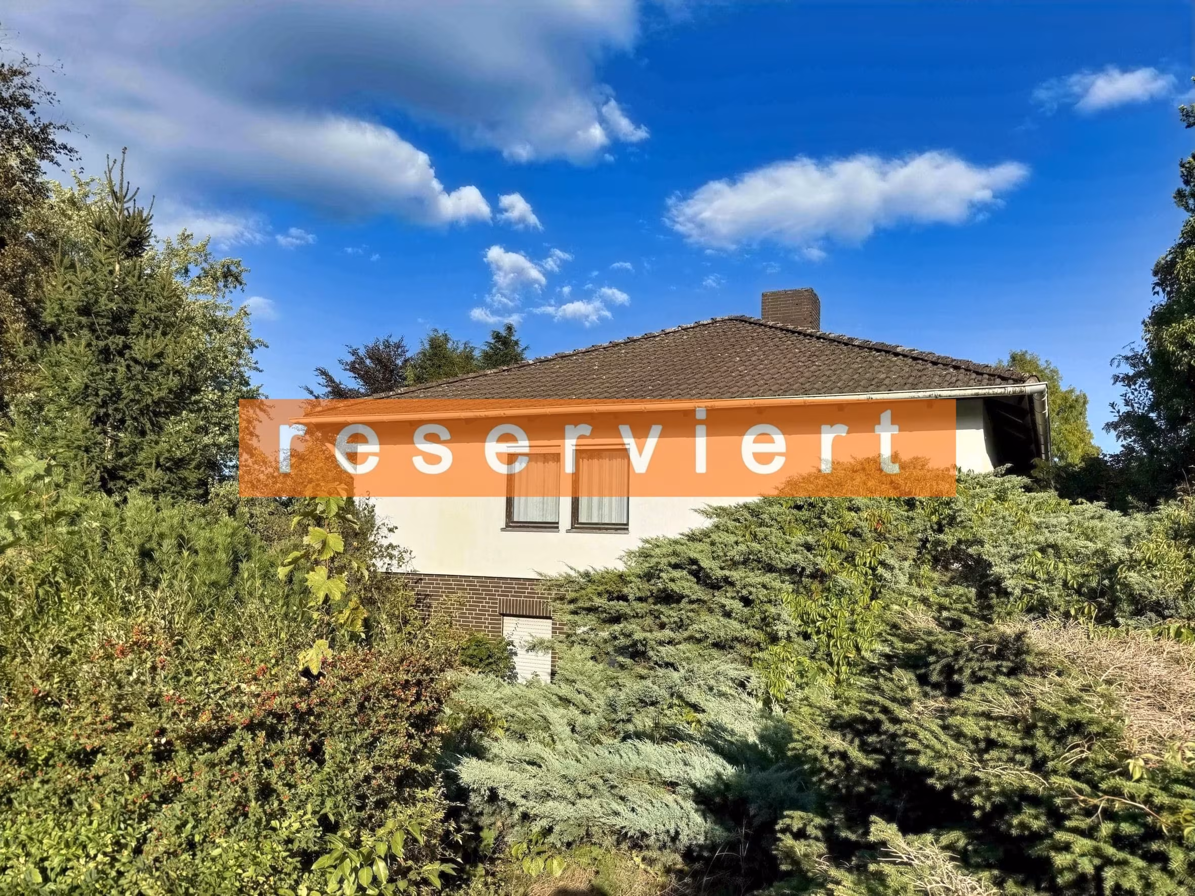 Wietze: Ebenerdiger Bungalow mit Vollkeller und großem Grundstück, 29323 Wietze, Fertighaus