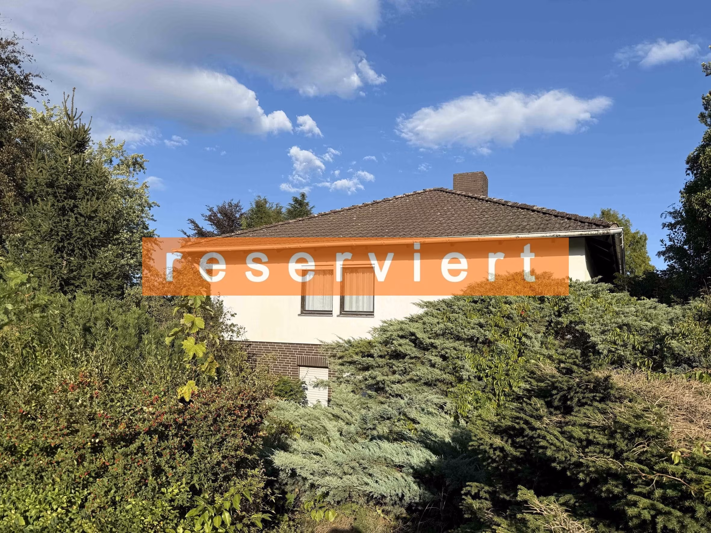 Wietze: Ebenerdiger Bungalow mit Vollkeller und großem Grundstück, 29323 Wietze, Fertighaus