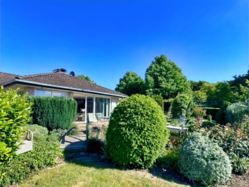 Rückansicht - Bad-Nenndorf- Waltringhausen: Großzügiger Bungalow mit traumhaftem Blick ins Schaumburger Land