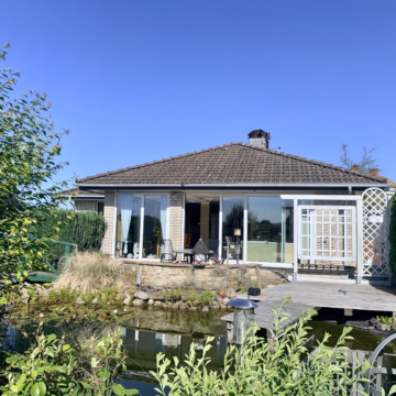 Hausansicht Garten - Bad-Nenndorf- Waltringhausen: Großzügiger Bungalow mit traumhaftem Blick ins Schaumburger Land