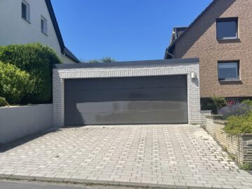 Garage mit elektr. Tor - Modernisiertes 2-Familienhaus mit 8 Zimmern im familienfreundlichen Ortsteil Hohenbostel