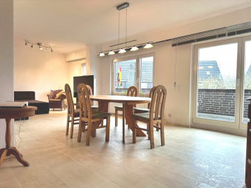 Wohnzimmer - Weinberg-Viertel: 4- Zimmer-Wohnung mit Tiefgaragen-Stellplatz