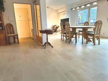 Wohnzimmer - Weinberg-Viertel: 4- Zimmer-Wohnung mit Tiefgaragen-Stellplatz