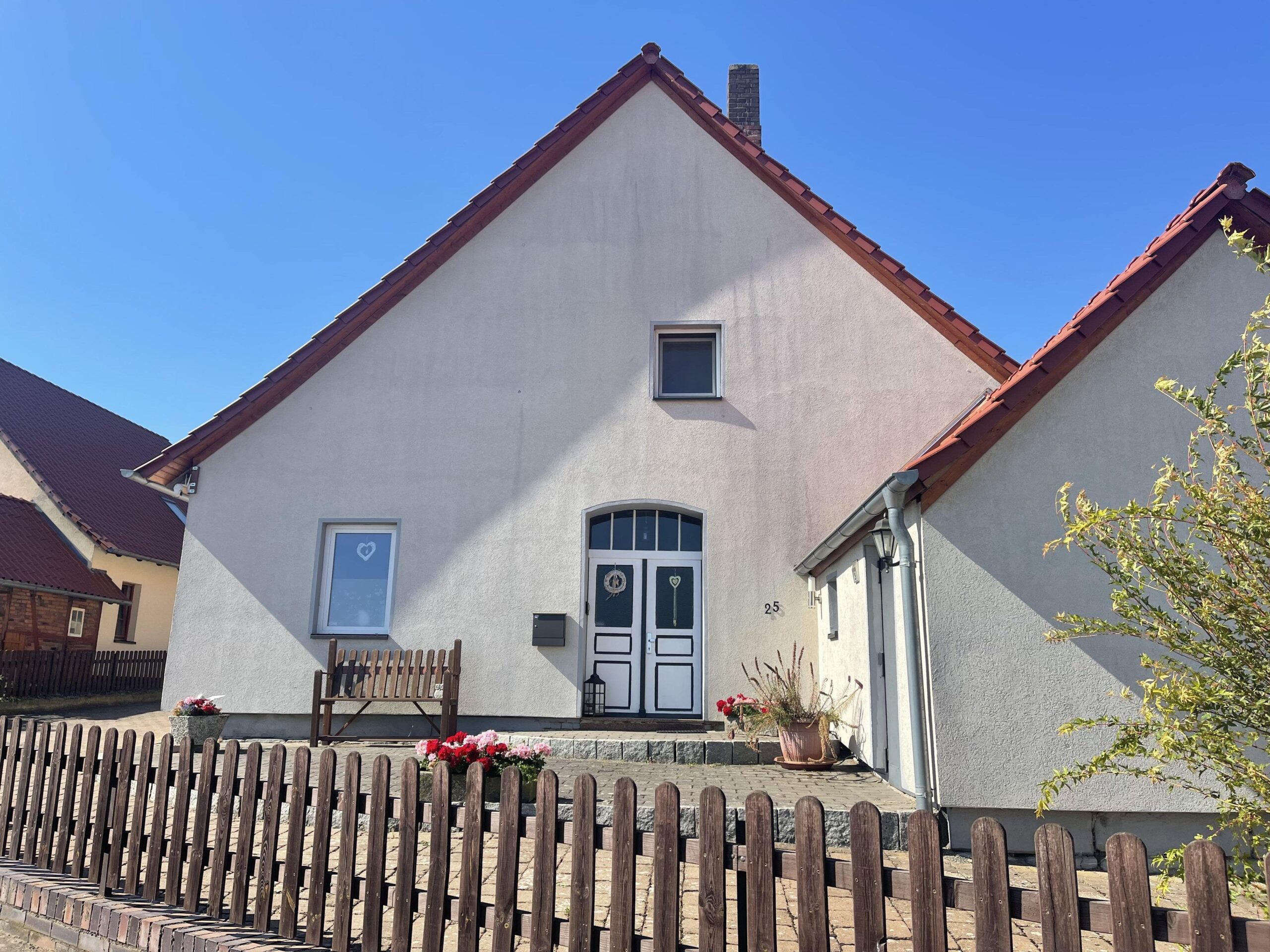 Einfamilienhaus mit Einliegerwohnung im familienfreundlichen Ortsteil Bantorf, 30890 Barsinghausen, Einfamilienhaus