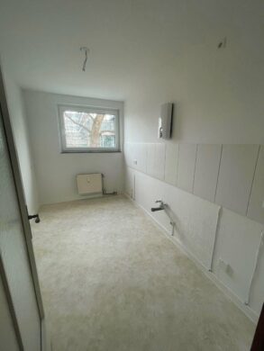 Blick in die Küche - Helle 3-Zimmer-Mietwohnung in Hannover-Bothfeld