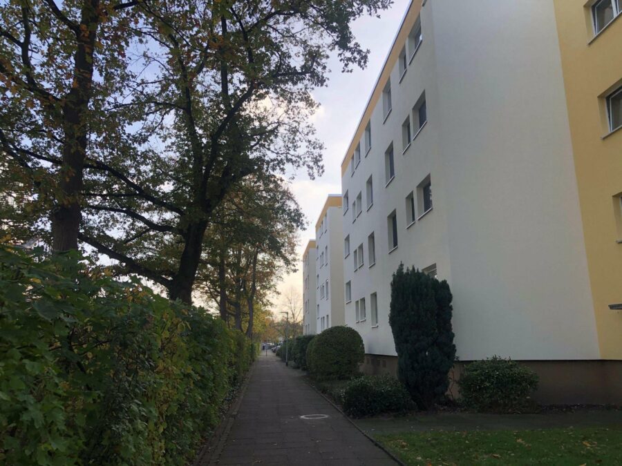 Zuwegung zum Haus - Helle 3-Zimmer-Mietwohnung in Hannover-Bothfeld