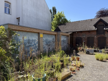 Garagen - Hannover – Bemerode: Geräumiges Einfamilienhaus mit 3 Garagen
